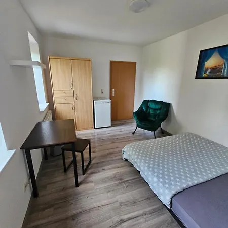 Private Double With Private Bathroom Privatunterkunft